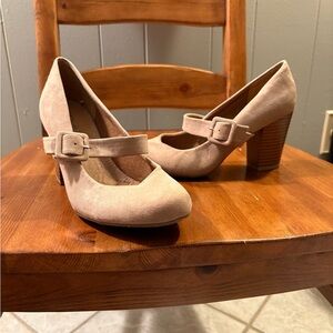 Tan Euro Soft Heels